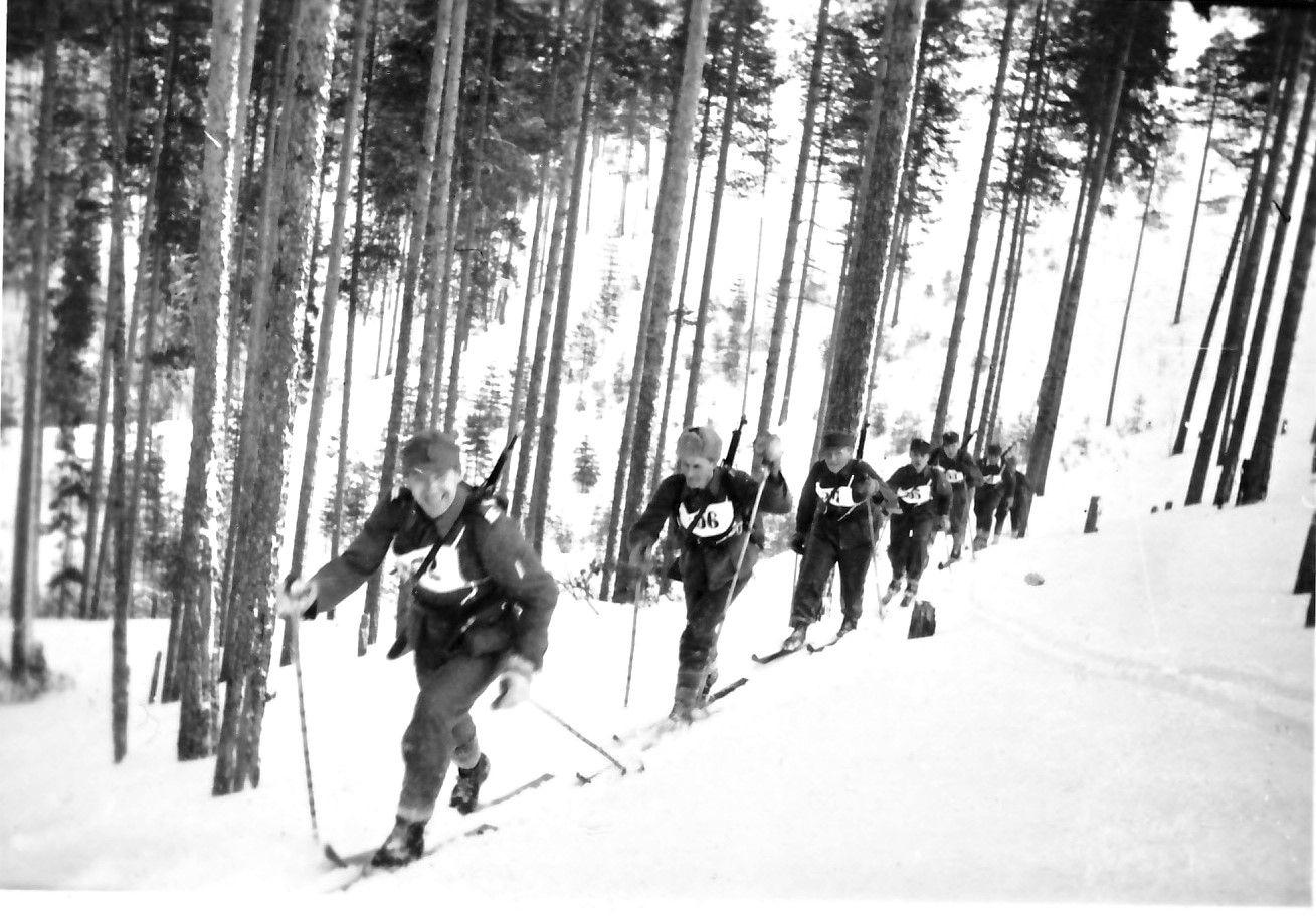 Pauli Immaisi vetää sot.partiohiihtoa.jpg